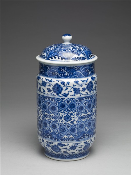 青花波濤番蓮紋蓋罐