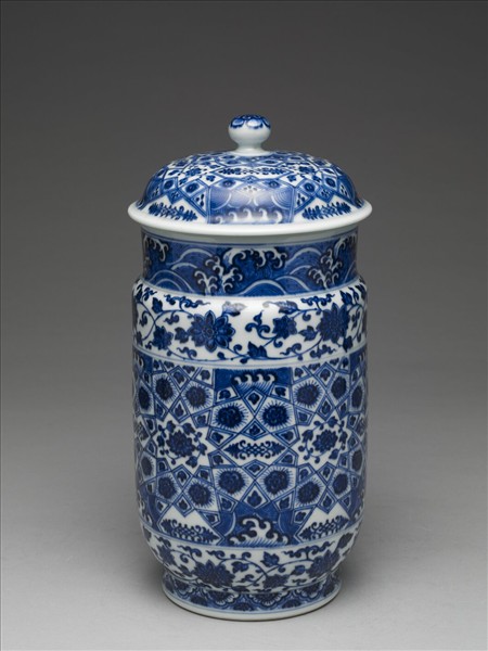 青花波濤番蓮紋蓋罐