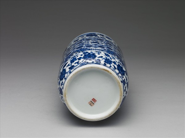 青花波濤番蓮紋蓋罐