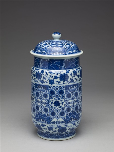 青花波濤番蓮紋蓋罐