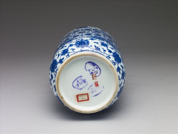 青花波濤番蓮紋蓋罐