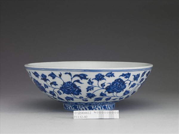 青花花卉紋碗