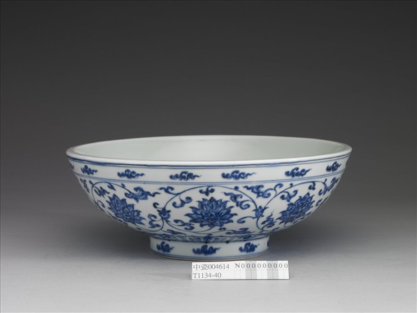 青花花卉紋碗