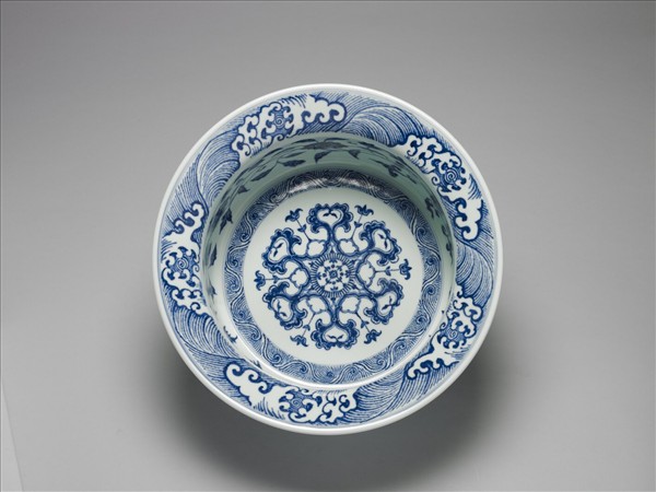 青花纏枝花卉紋折沿水盛