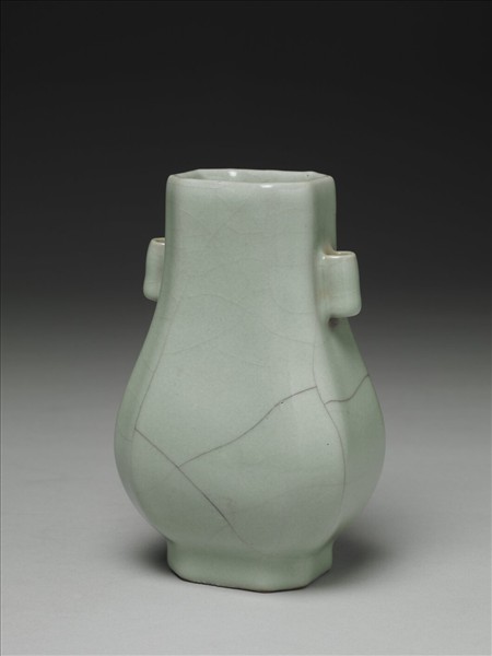 青瓷貫耳壺