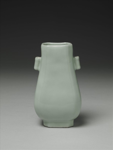 青瓷貫耳壺