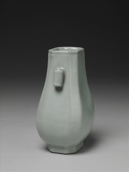 青瓷貫耳壺