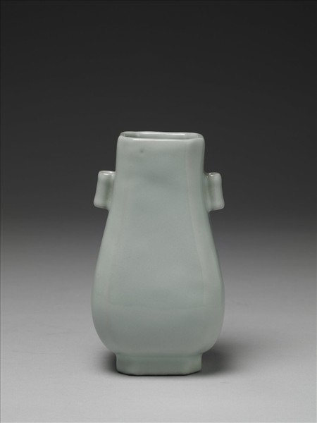 青瓷貫耳壺