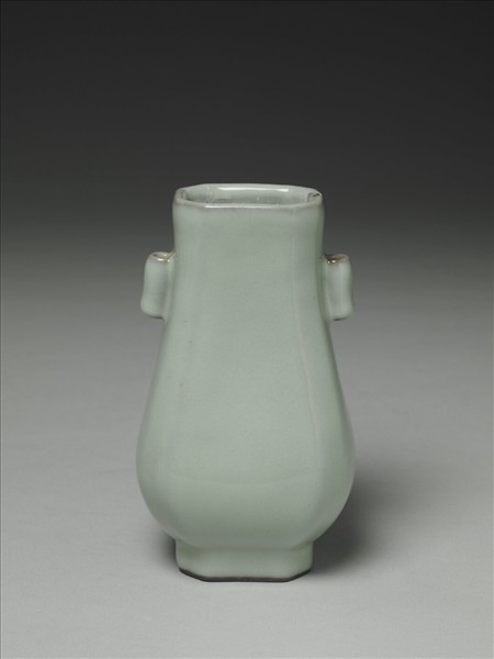 青瓷貫耳壺