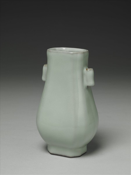 青瓷貫耳壺