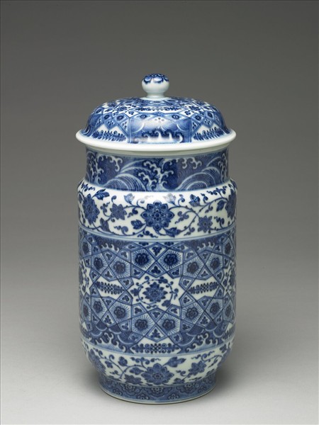 青花波濤番蓮紋蓋罐