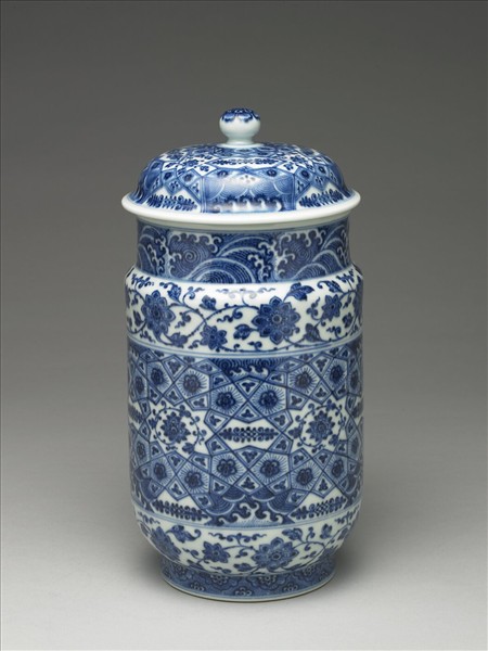 青花波濤番蓮紋蓋罐