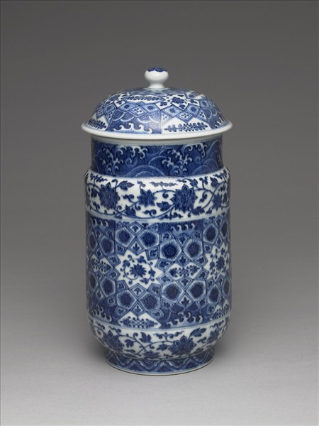 青花波濤番蓮紋蓋罐