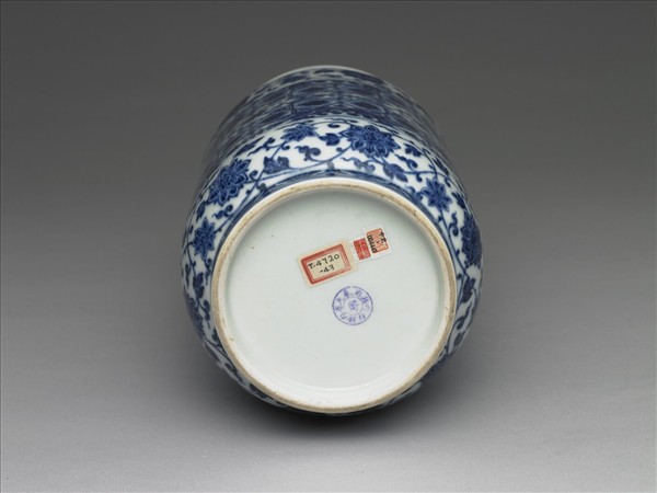 青花波濤番蓮紋蓋罐