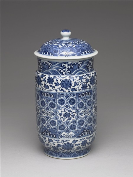 青花波濤番蓮紋蓋罐