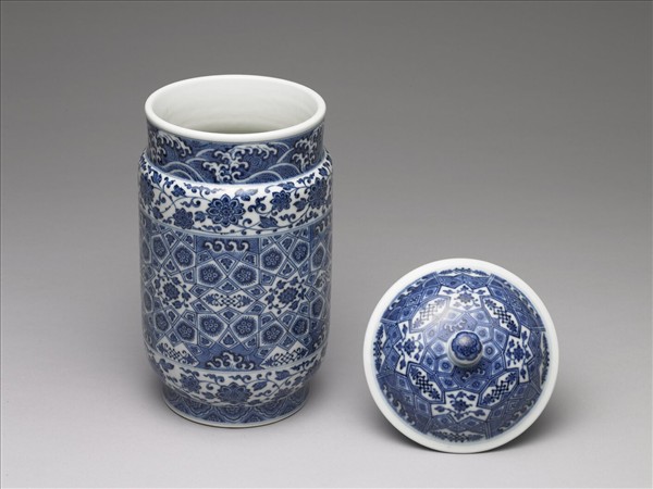 青花波濤番蓮紋蓋罐