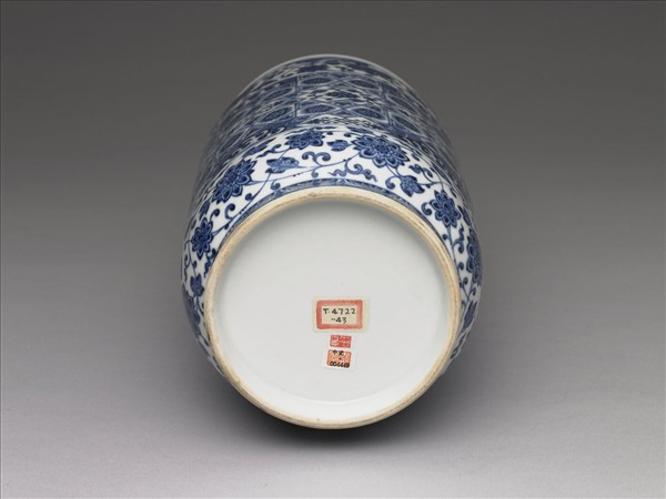 青花波濤番蓮紋蓋罐