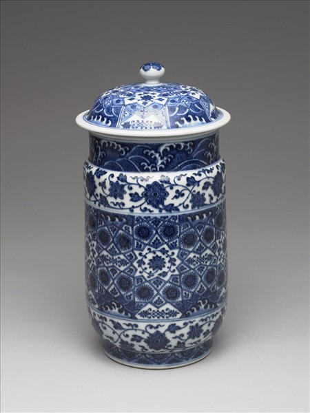 青花波濤番蓮紋蓋罐