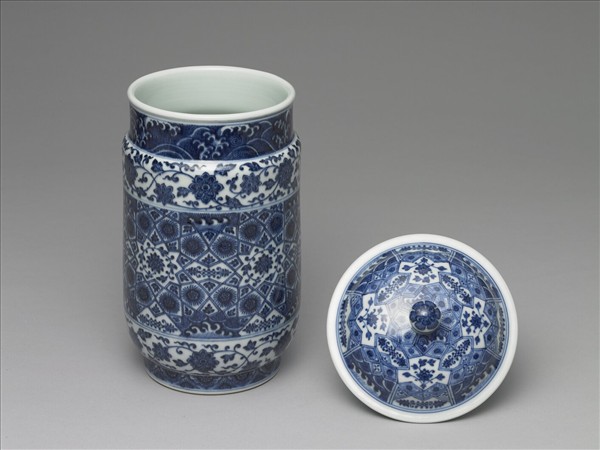 青花波濤番蓮紋蓋罐