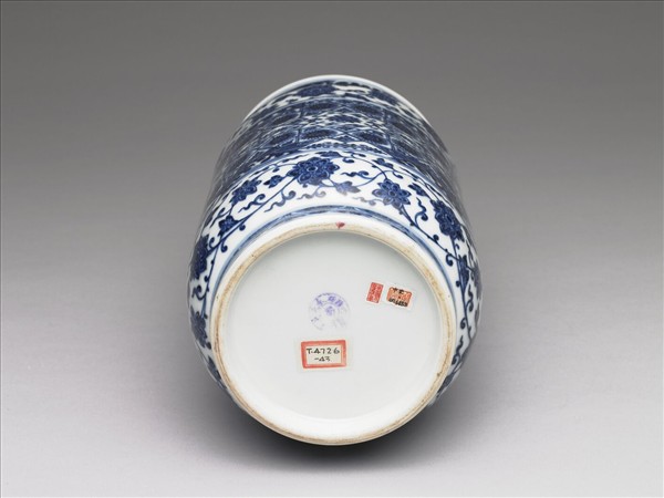 青花波濤番蓮紋蓋罐