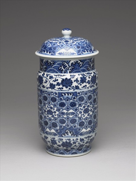 青花波濤番蓮紋蓋罐