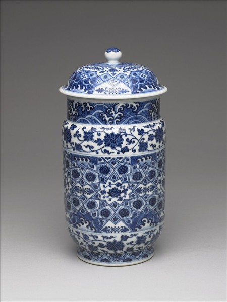 青花波濤番蓮紋蓋罐