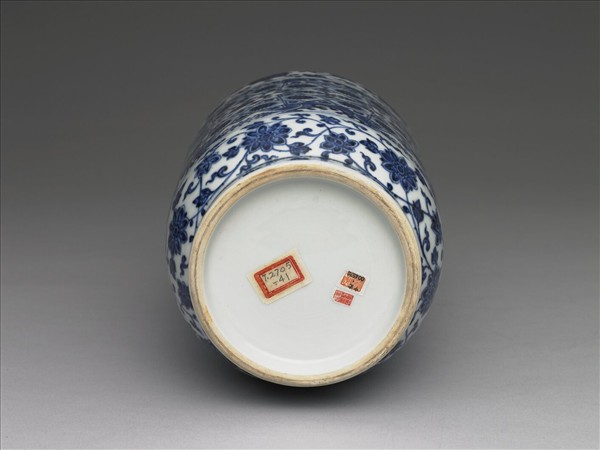 青花波濤番蓮紋蓋罐