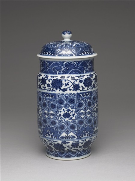 青花波濤番蓮紋蓋罐
