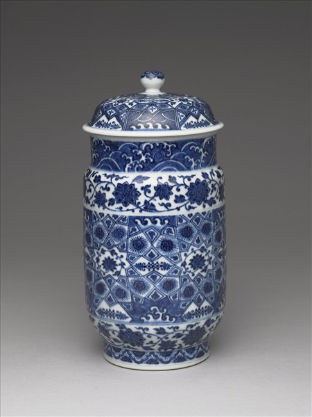 青花波濤番蓮紋蓋罐