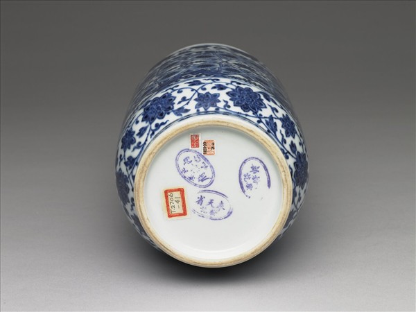 青花波濤番蓮紋蓋罐