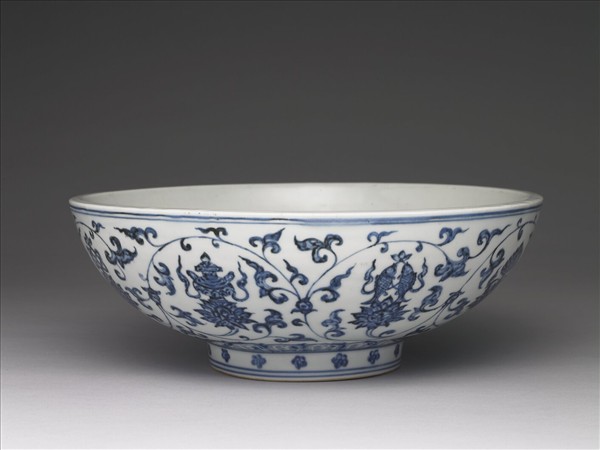 青花蓮托八吉祥紋碗