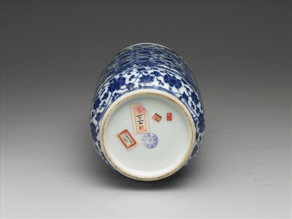 青花波濤番蓮紋蓋罐