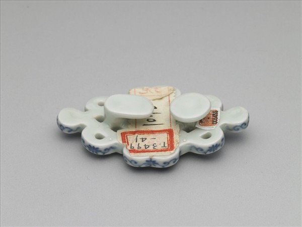 青花雷紋盤長形帶扣