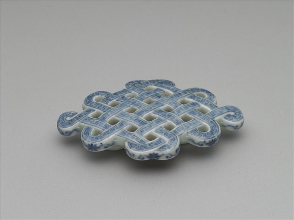 青花雷紋盤長形帶扣