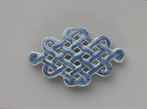 青花雷紋盤長形帶扣