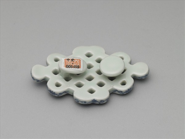 青花雷紋盤長形帶扣