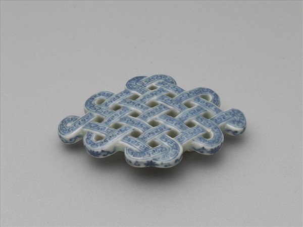 青花雷紋盤長形帶扣