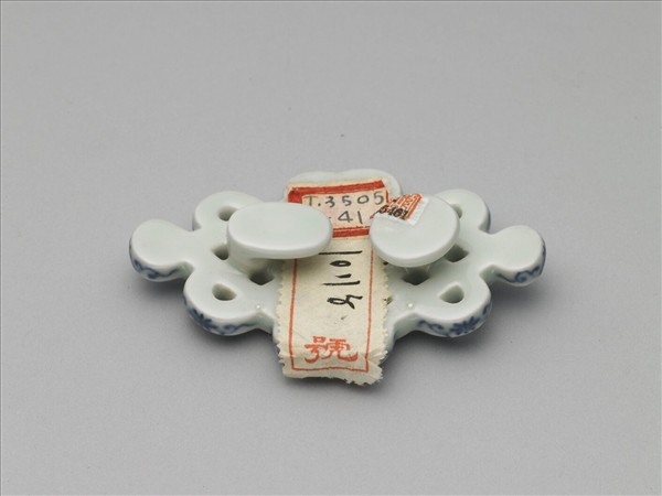 青花雷紋盤長形帶扣