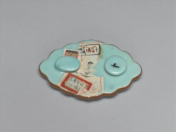 琺瑯彩藍地冰梅紋帶鈎