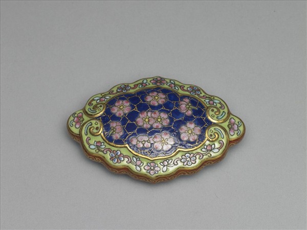 琺瑯彩藍地冰梅紋帶鈎