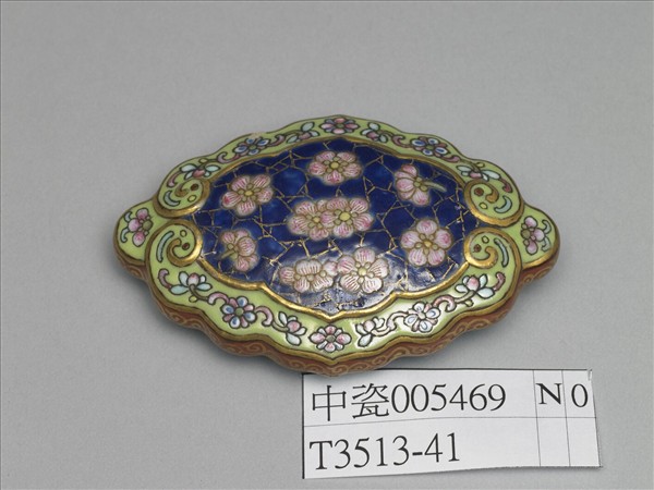 琺瑯彩藍地冰梅紋帶鈎