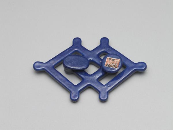 霽青釉方勝形帶扣