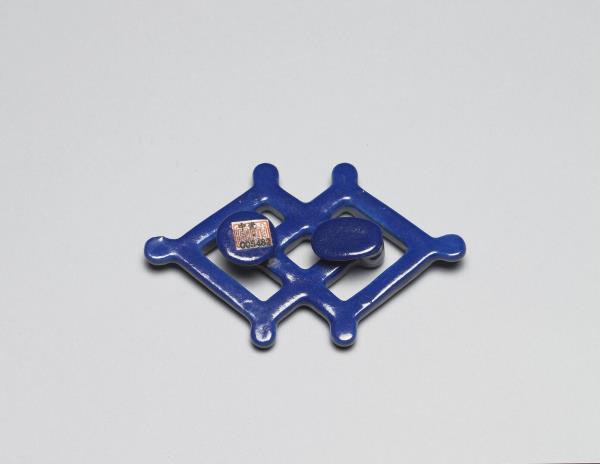 霽青釉方勝形帶扣