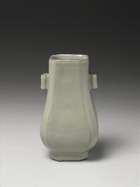 青瓷貫耳壺