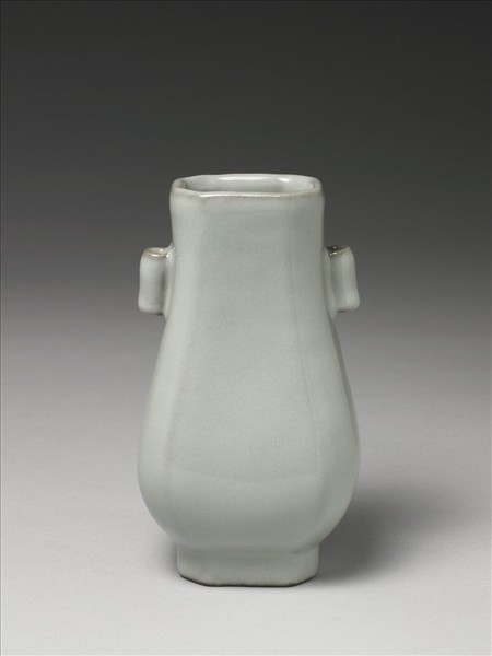 青瓷貫耳壺