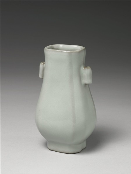青瓷貫耳壺