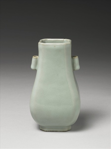 青瓷貫耳壺