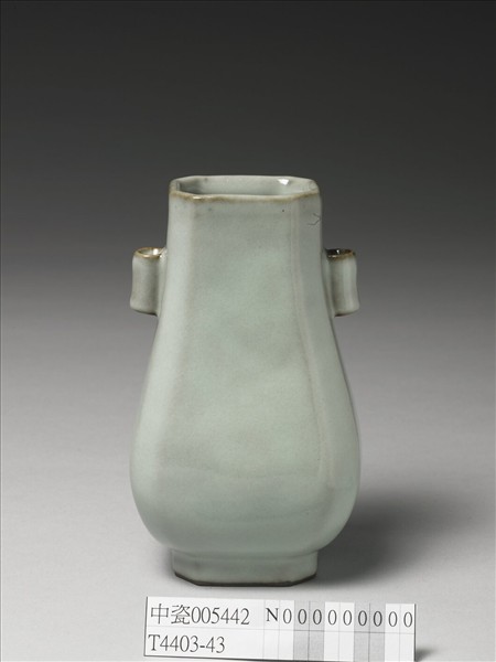 青瓷貫耳壺