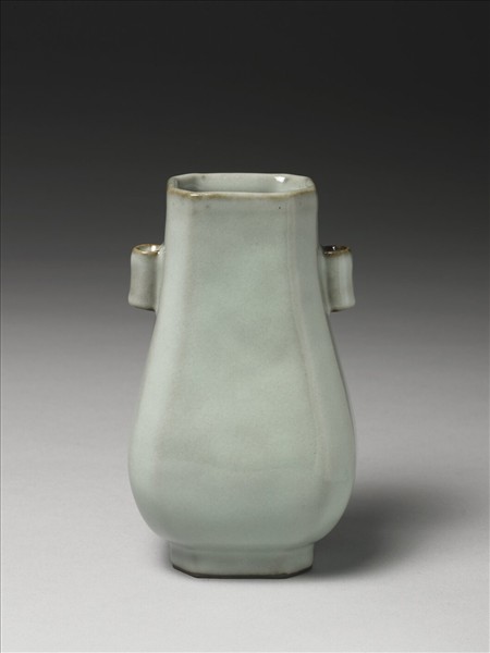青瓷貫耳壺