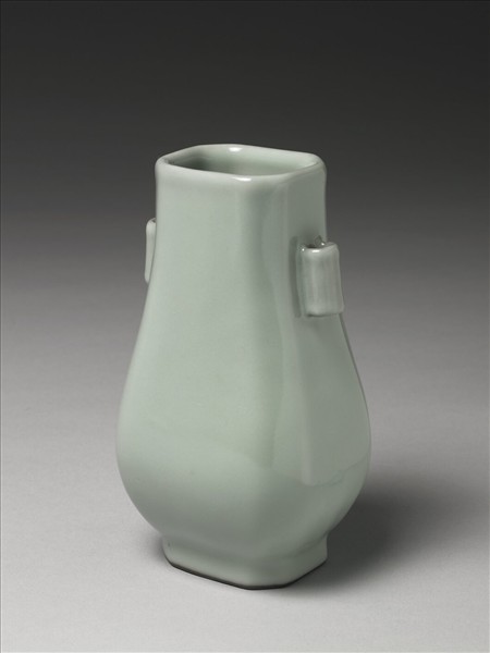 青瓷貫耳壺